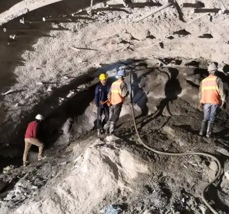 礼纪镇拱顶带模注浆料的施工流程及注意事项